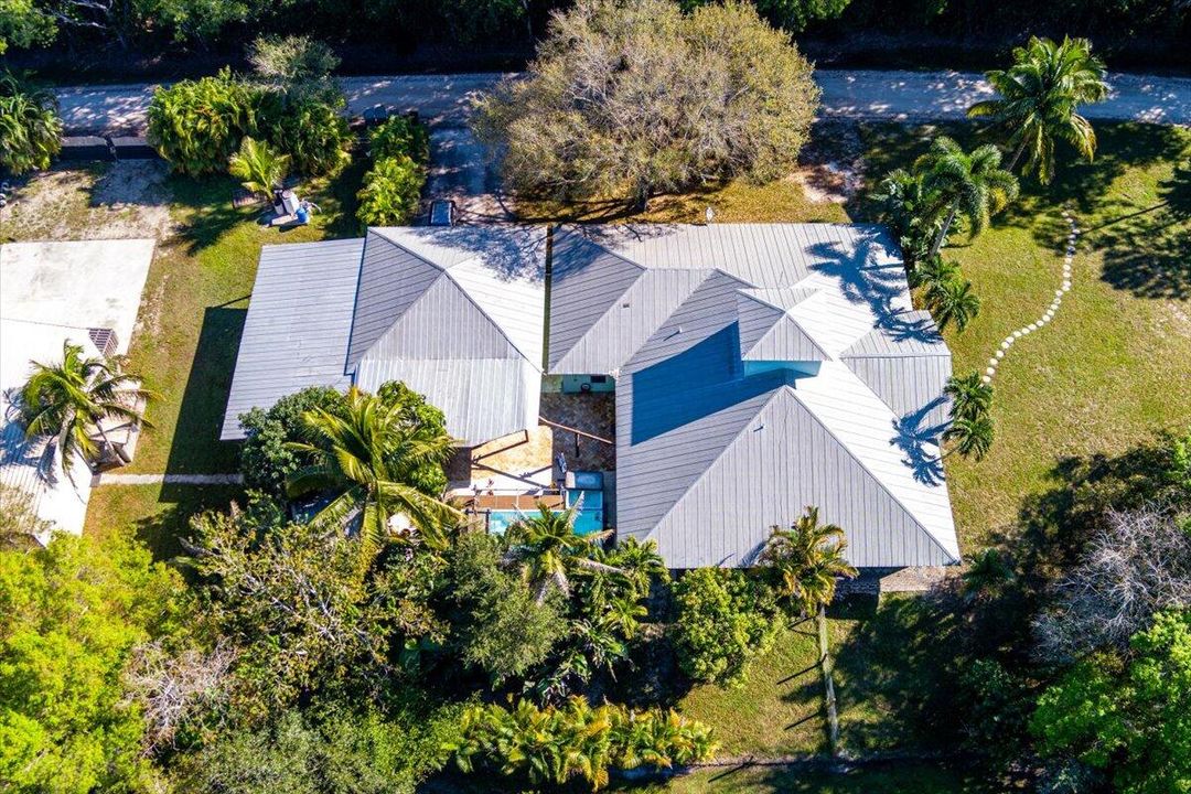 For Sale: $999,000 (5 beds, 3 baths, 2800 Square Feet)