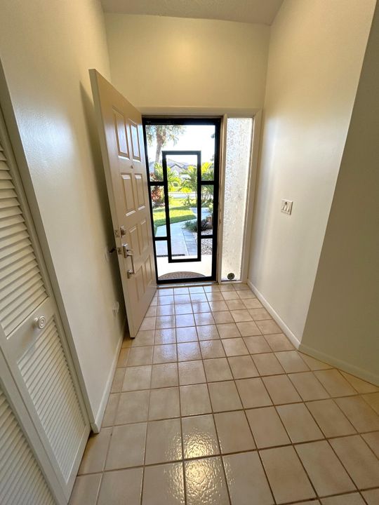 En Venta: $225,000 (2 camas, 2 baños, 1831 Pies cuadrados)