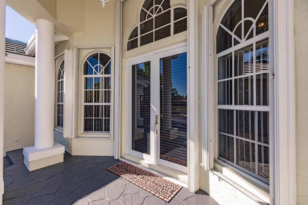 合同活跃: $750,000 (4 贝兹, 3 浴室, 2760 平方英尺)