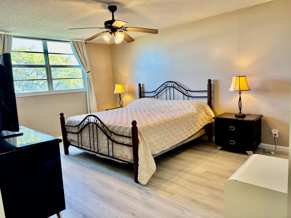 出租: $1,900 (2 贝兹, 2 浴室, 1200 平方英尺)