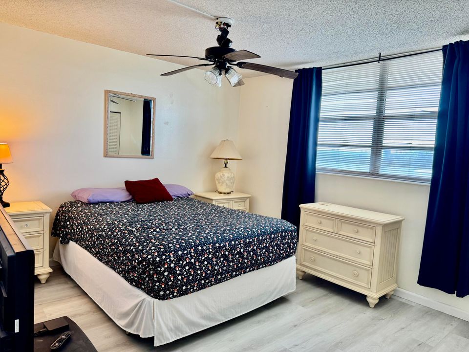 出租: $1,900 (2 贝兹, 2 浴室, 1200 平方英尺)