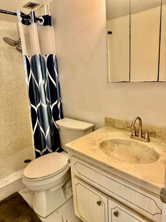 出租: $1,900 (2 贝兹, 2 浴室, 1200 平方英尺)