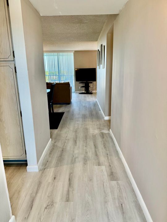 出租: $1,900 (2 贝兹, 2 浴室, 1200 平方英尺)