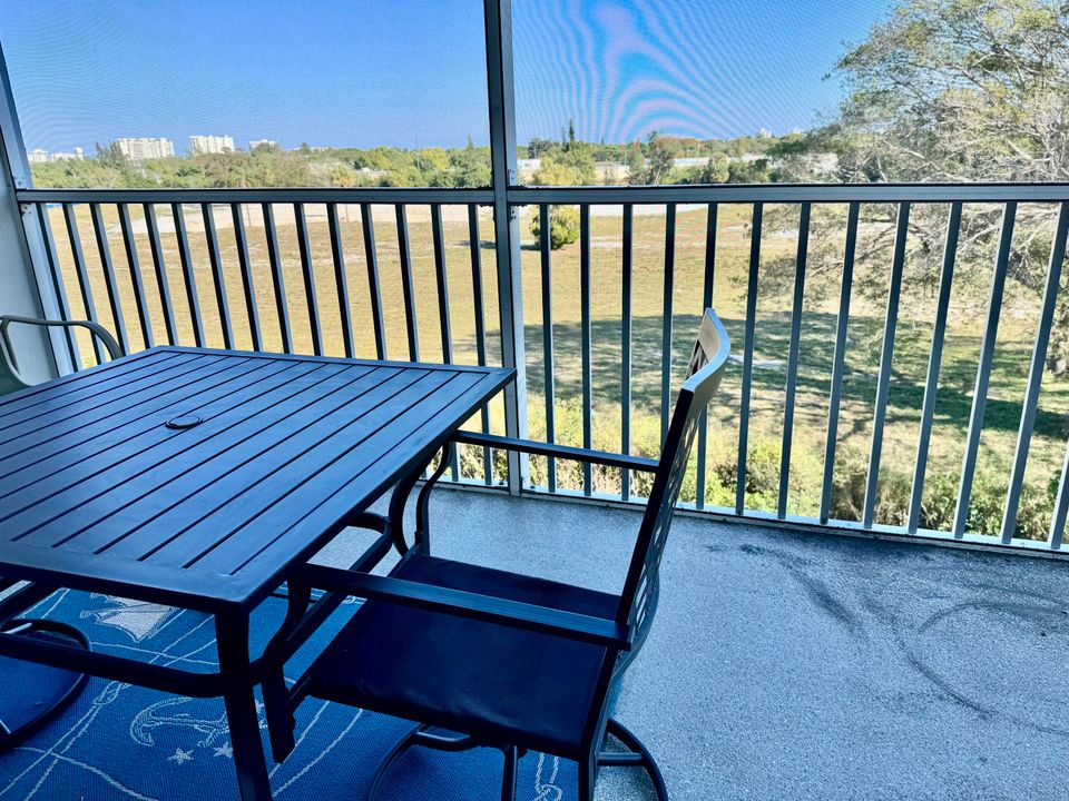 出租: $1,900 (2 贝兹, 2 浴室, 1200 平方英尺)