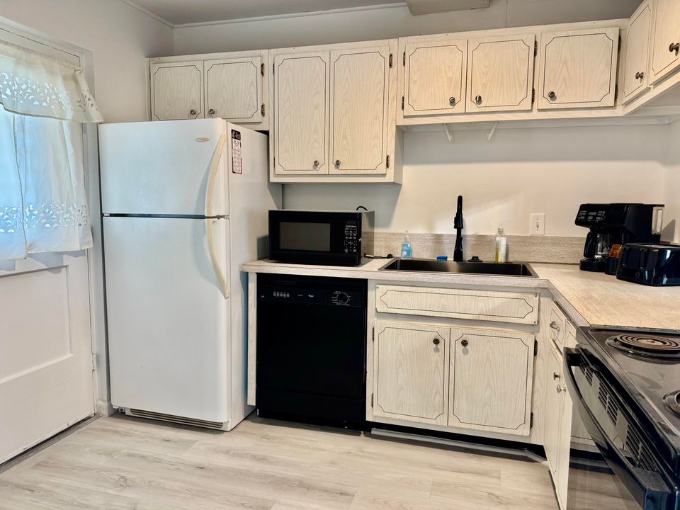 出租: $1,900 (2 贝兹, 2 浴室, 1200 平方英尺)