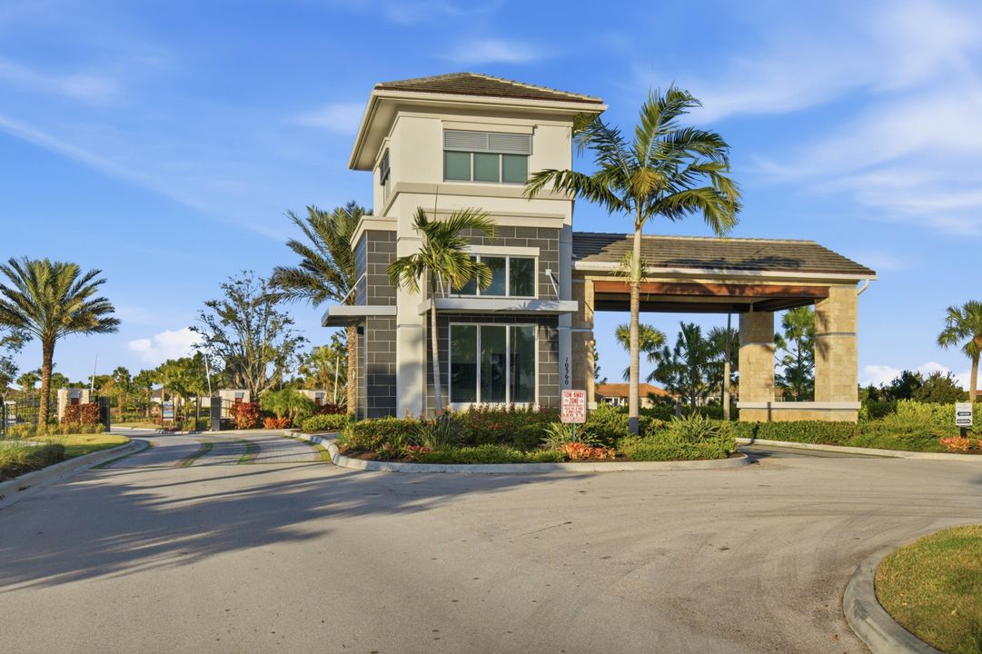 En Venta: $975,000 (3 camas, 3 baños, 3095 Pies cuadrados)