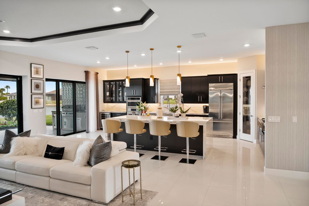 En Venta: $975,000 (3 camas, 3 baños, 3095 Pies cuadrados)