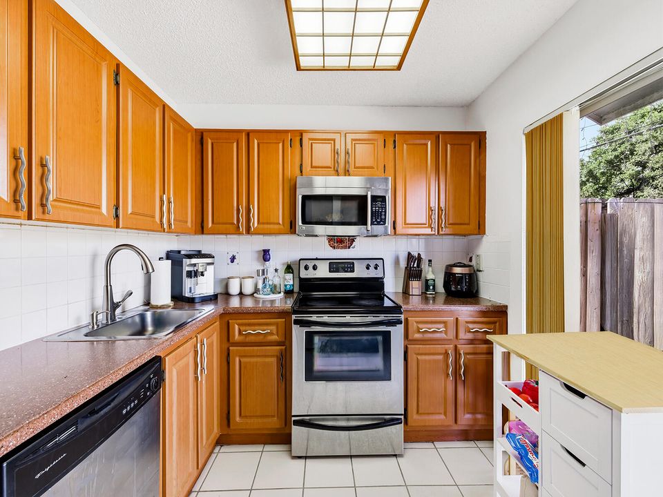 На продажу: $455,000 (3 спален, 2 ванн, 1185 Квадратных фут)