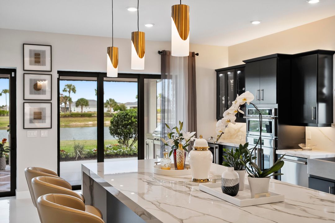 En Venta: $975,000 (3 camas, 3 baños, 3095 Pies cuadrados)