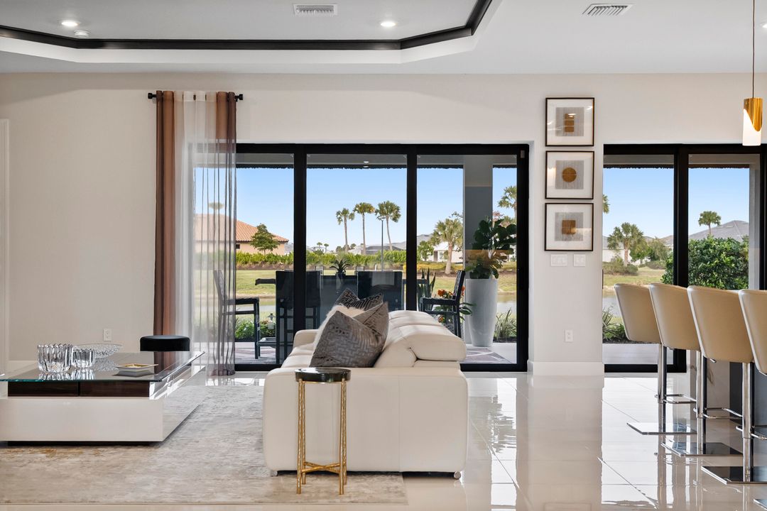 En Venta: $975,000 (3 camas, 3 baños, 3095 Pies cuadrados)