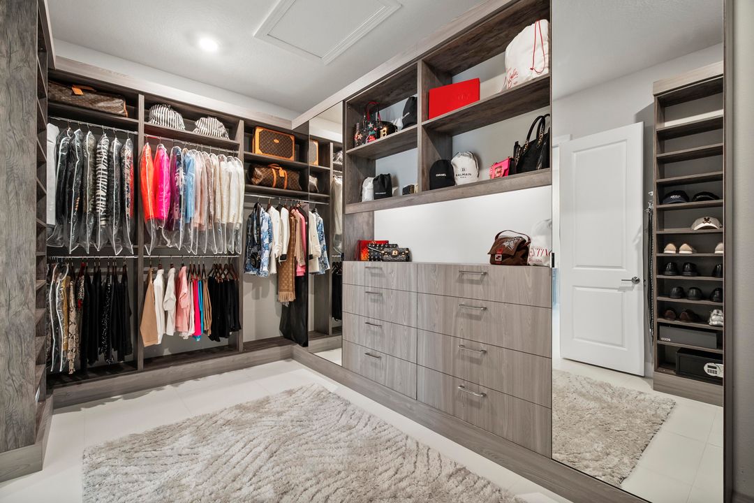 En Venta: $975,000 (3 camas, 3 baños, 3095 Pies cuadrados)