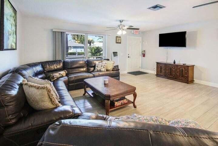 В аренду: $5,400 (3 спален, 2 ванн, 1850 Квадратных фут)