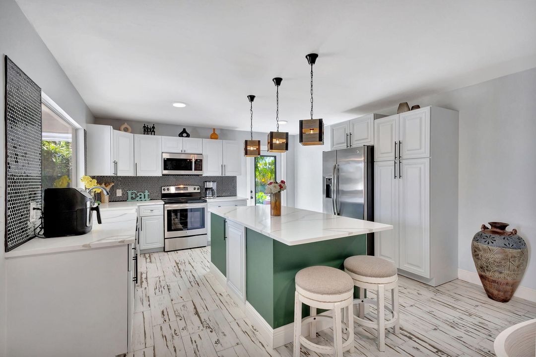 待售: $499,900 (2 贝兹, 2 浴室, 1328 平方英尺)