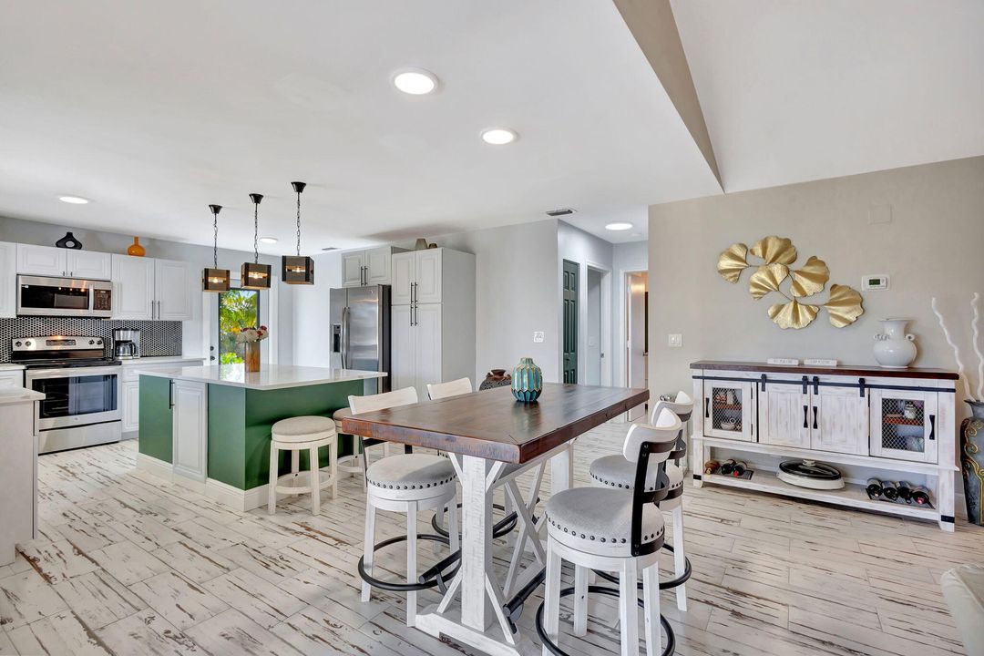 待售: $499,900 (2 贝兹, 2 浴室, 1328 平方英尺)