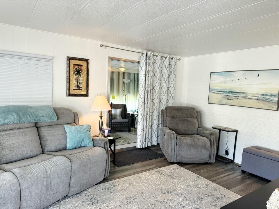 待售: $73,500 (2 贝兹, 2 浴室, 1150 平方英尺)