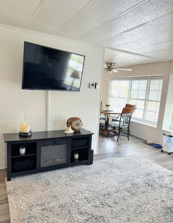 待售: $73,500 (2 贝兹, 2 浴室, 1150 平方英尺)