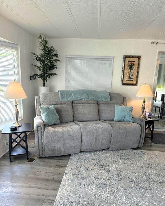 待售: $73,500 (2 贝兹, 2 浴室, 1150 平方英尺)