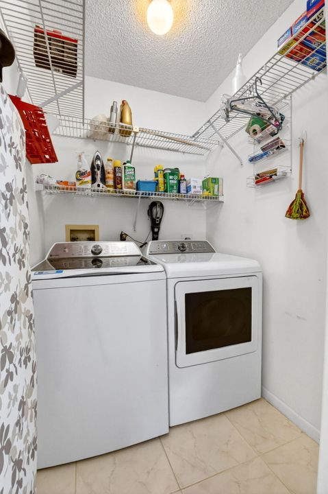 For Sale: $245,000 (3 beds, 2 baths, 1431 Square Feet)