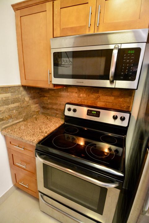 For Rent: $1,450 (1 beds, 1 baths, 600 Square Feet)