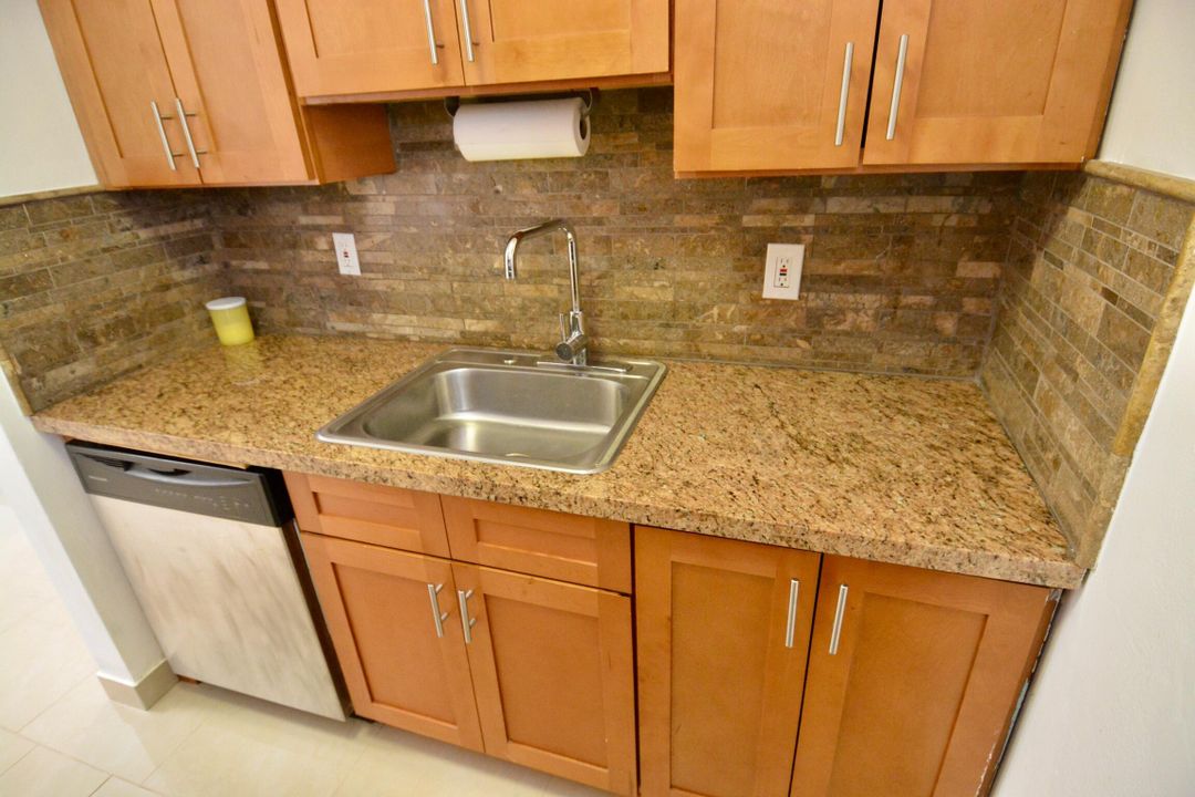 For Rent: $1,450 (1 beds, 1 baths, 600 Square Feet)