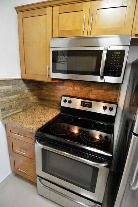 For Rent: $1,450 (1 beds, 1 baths, 600 Square Feet)