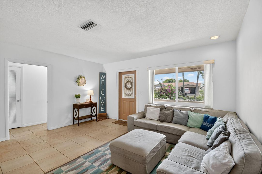 For Sale: $719,900 (4 beds, 3 baths, 1824 Square Feet)