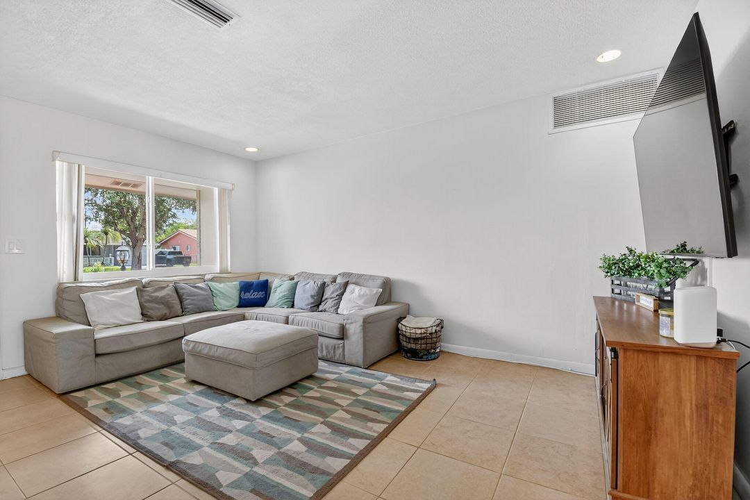 For Sale: $719,900 (4 beds, 3 baths, 1824 Square Feet)