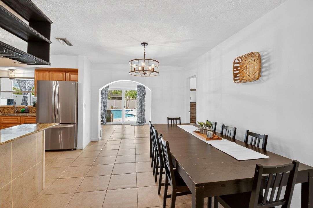 For Sale: $719,900 (4 beds, 3 baths, 1824 Square Feet)