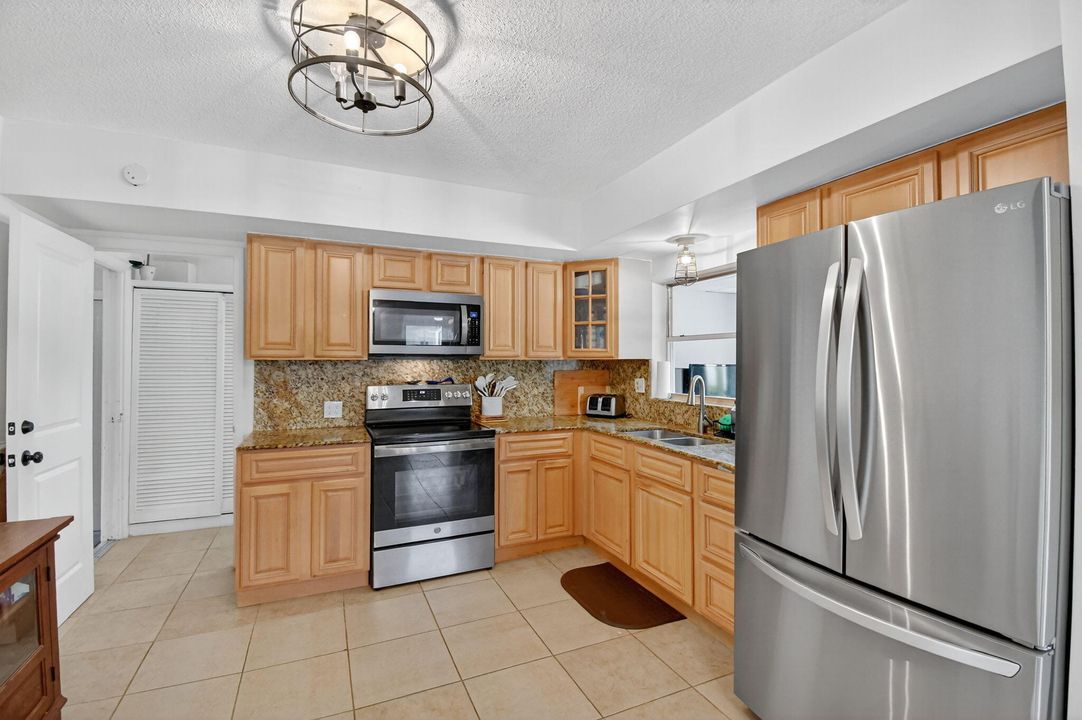 For Sale: $719,900 (4 beds, 3 baths, 1824 Square Feet)