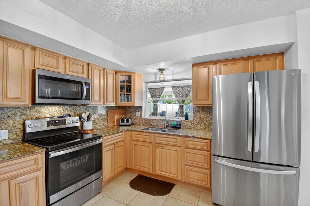 For Sale: $719,900 (4 beds, 3 baths, 1824 Square Feet)