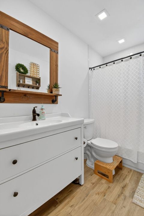 For Sale: $719,900 (4 beds, 3 baths, 1824 Square Feet)