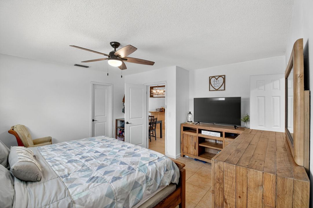 For Sale: $719,900 (4 beds, 3 baths, 1824 Square Feet)