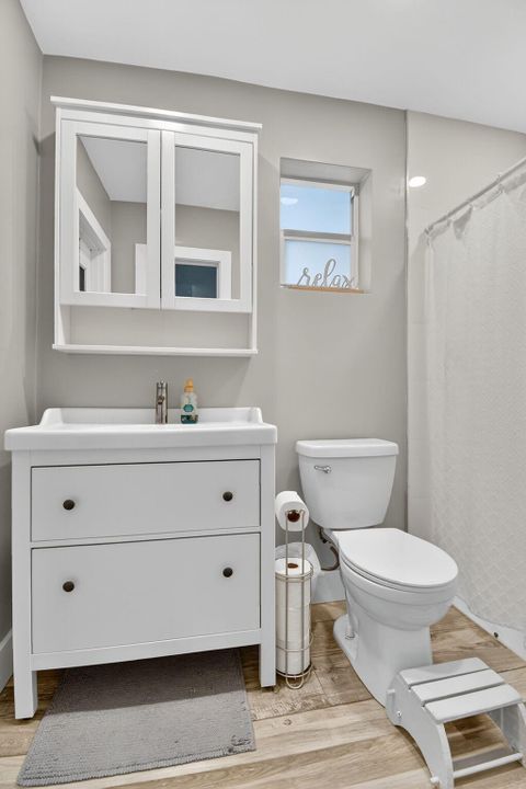 For Sale: $719,900 (4 beds, 3 baths, 1824 Square Feet)