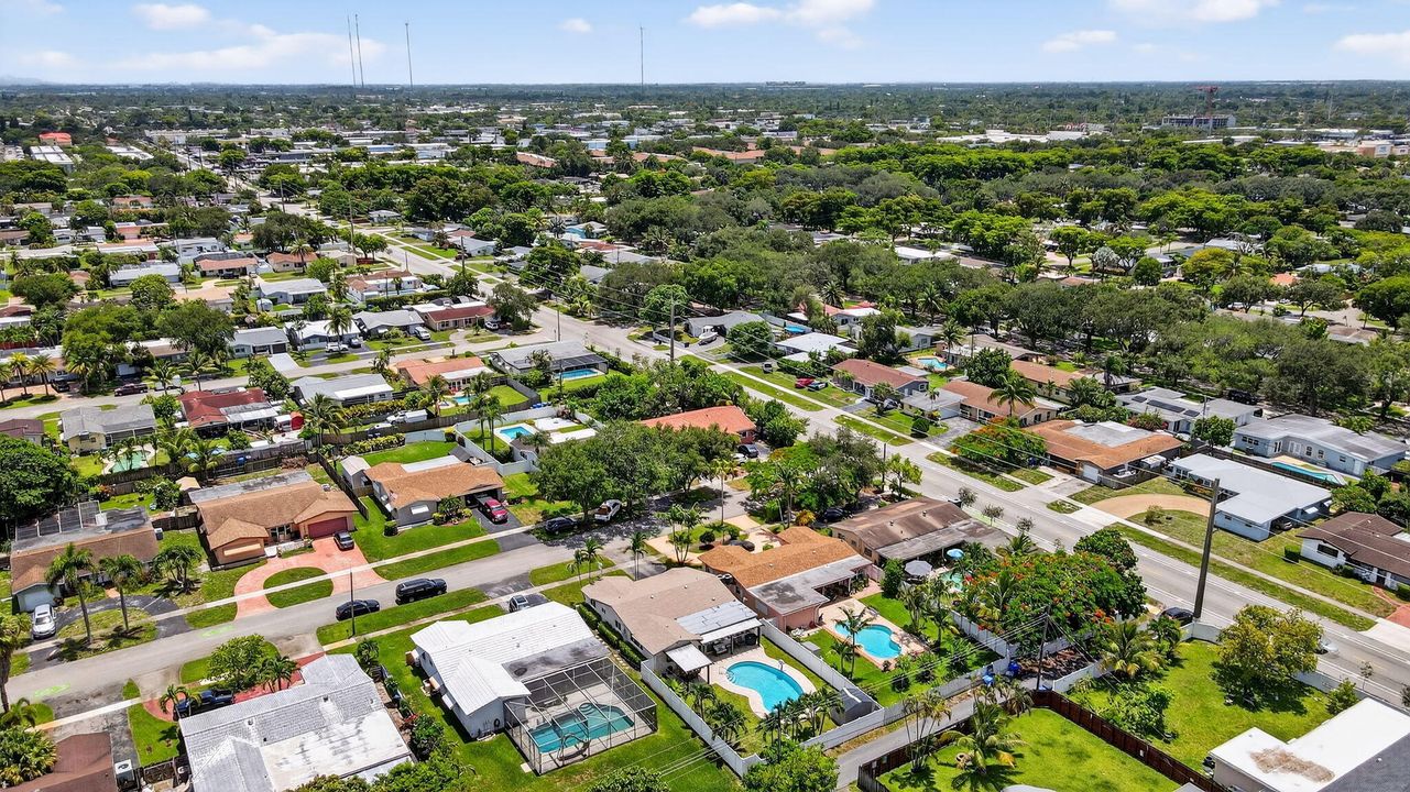 For Sale: $719,900 (4 beds, 3 baths, 1824 Square Feet)