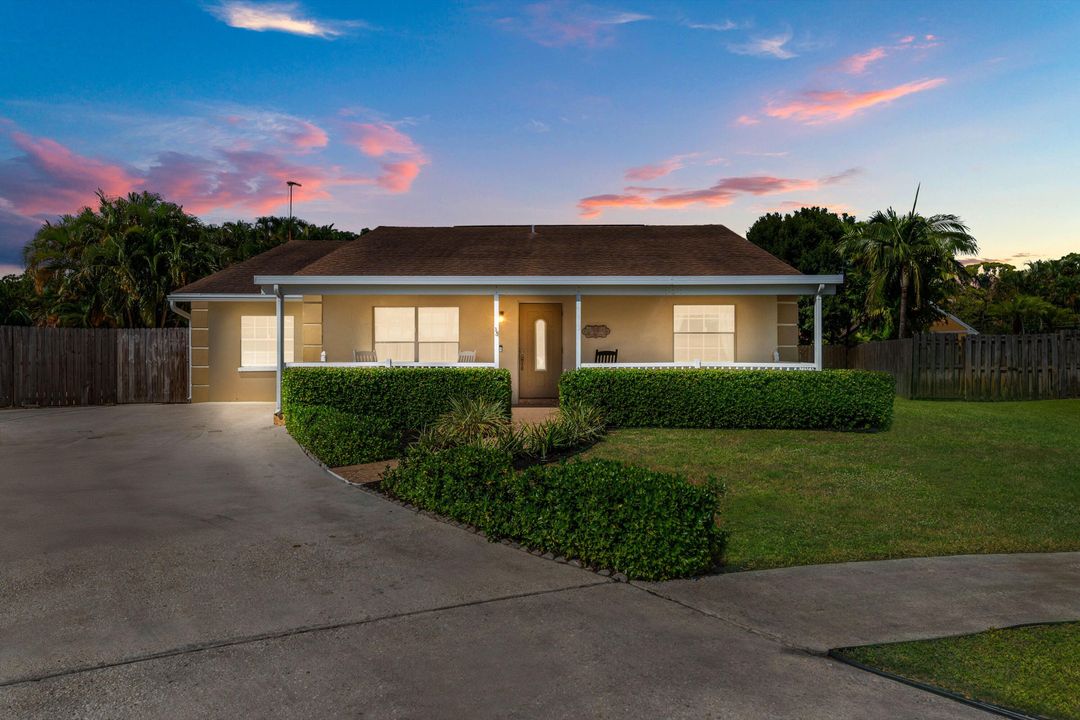 For Sale: $695,000 (4 beds, 2 baths, 2139 Square Feet)