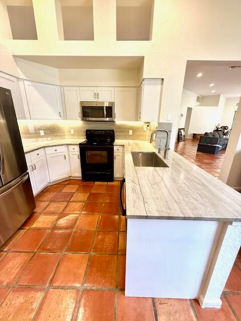 For Sale: $579,900 (3 beds, 2 baths, 2247 Square Feet)