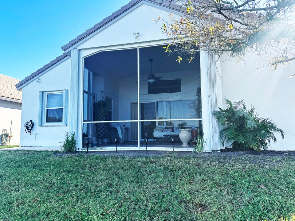 For Rent: $4,100 (3 beds, 2 baths, 1956 Square Feet)