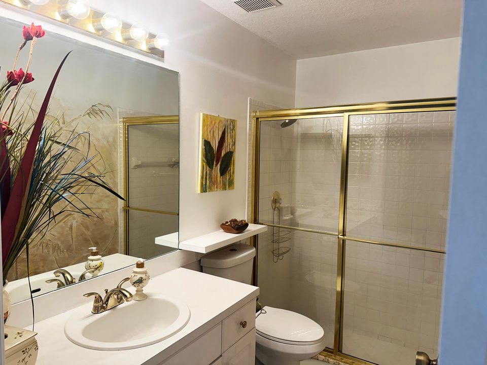 For Rent: $4,100 (3 beds, 2 baths, 1956 Square Feet)