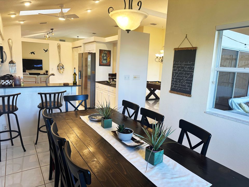 For Rent: $4,100 (3 beds, 2 baths, 1956 Square Feet)