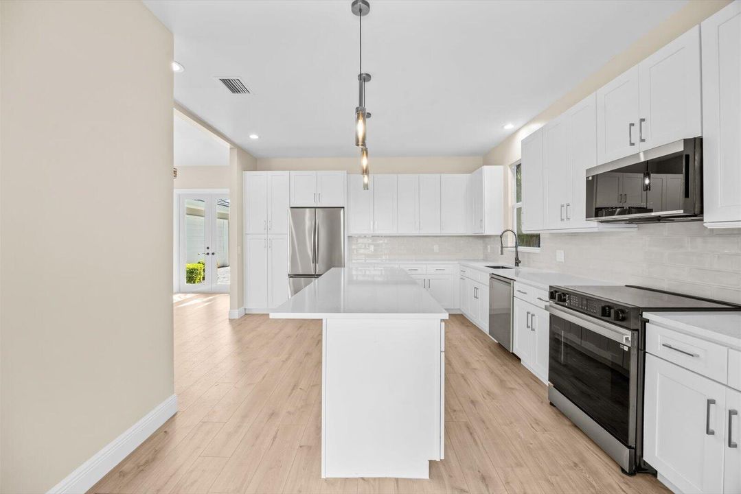 На продажу: $649,000 (3 спален, 2 ванн, 2355 Квадратных фут)