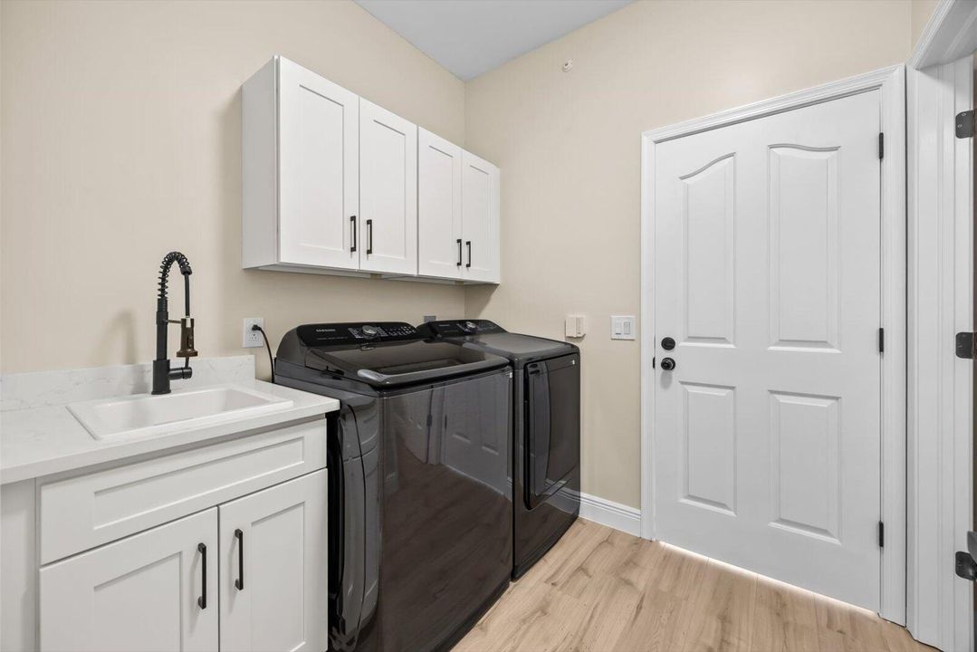 На продажу: $649,000 (3 спален, 2 ванн, 2355 Квадратных фут)