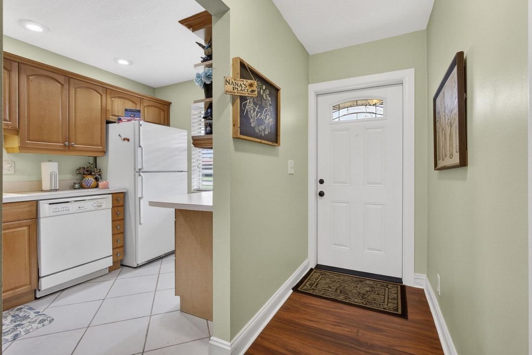 For Sale: $214,500 (2 beds, 2 baths, 854 Square Feet)