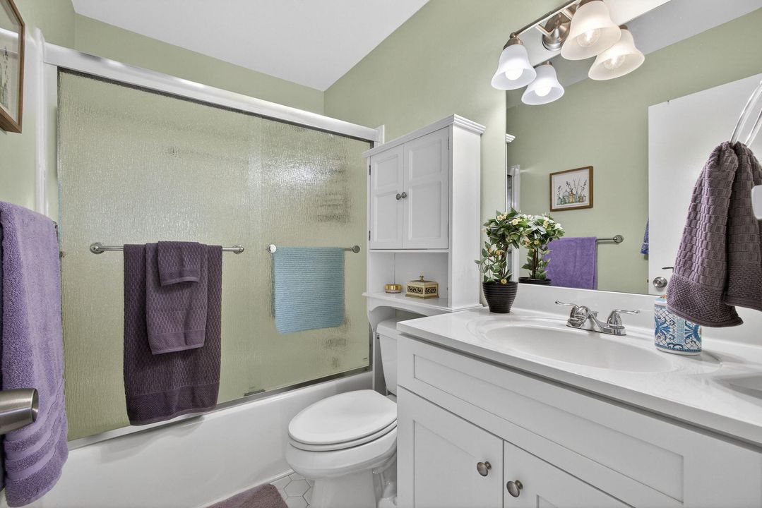 For Sale: $214,500 (2 beds, 2 baths, 854 Square Feet)