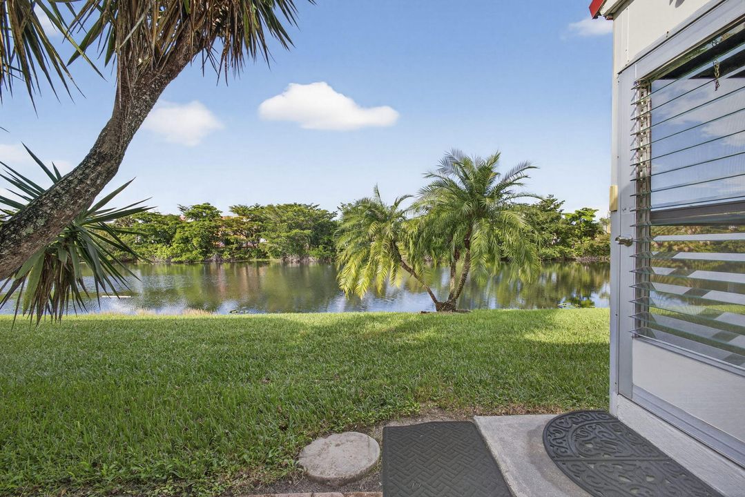 For Sale: $214,500 (2 beds, 2 baths, 854 Square Feet)