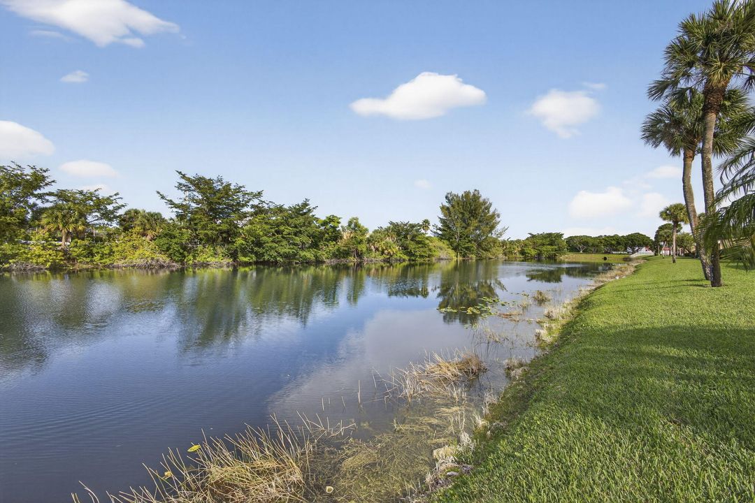 For Sale: $214,500 (2 beds, 2 baths, 854 Square Feet)