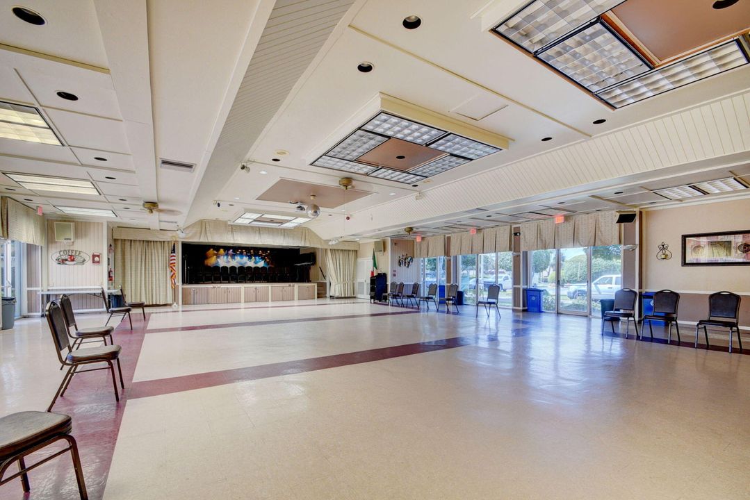 For Sale: $214,500 (2 beds, 2 baths, 854 Square Feet)