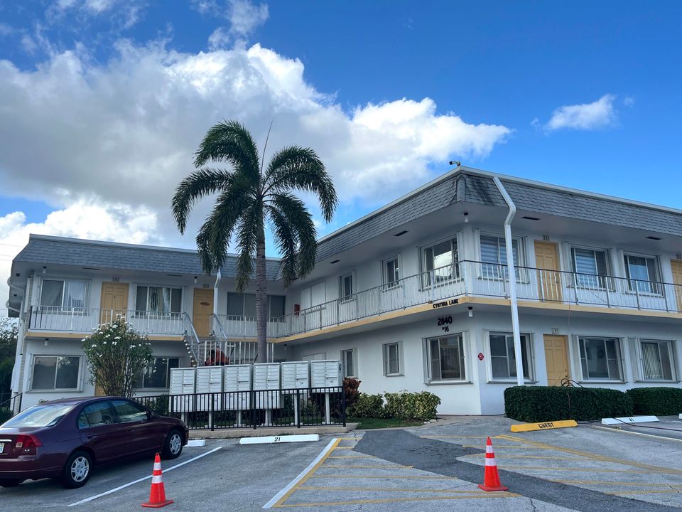 На продажу: $77,000 (1 спален, 1 ванн, 720 Квадратных фут)