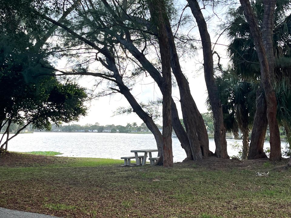 На продажу: $77,000 (1 спален, 1 ванн, 720 Квадратных фут)