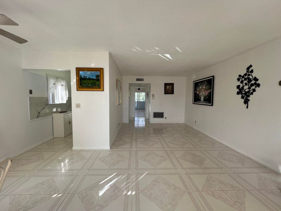 На продажу: $77,000 (1 спален, 1 ванн, 720 Квадратных фут)