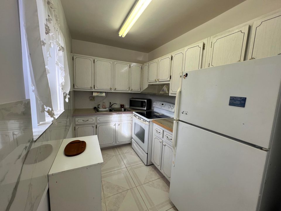 На продажу: $77,000 (1 спален, 1 ванн, 720 Квадратных фут)